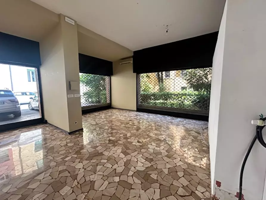 Immagine 1 di Negozio in affitto  in via Altinate a Padova