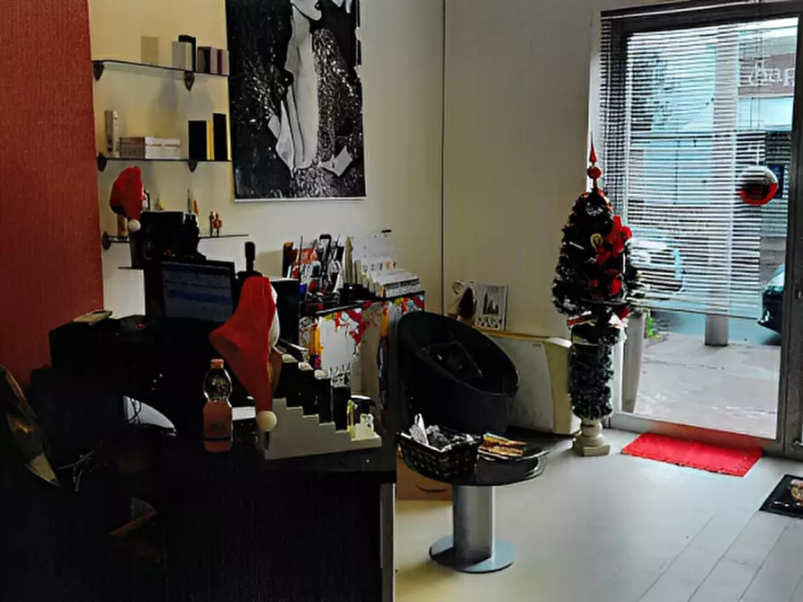 Immagine 3 di Negozio in vendita  in Via di Soleto a Galatina