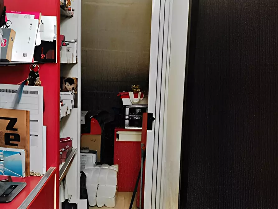 Immagine 4 di Negozio in vendita  in Via di Soleto a Galatina