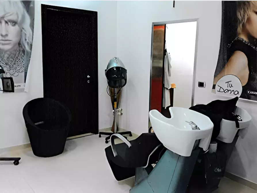 Immagine 5 di Negozio in vendita  in Via di Soleto a Galatina