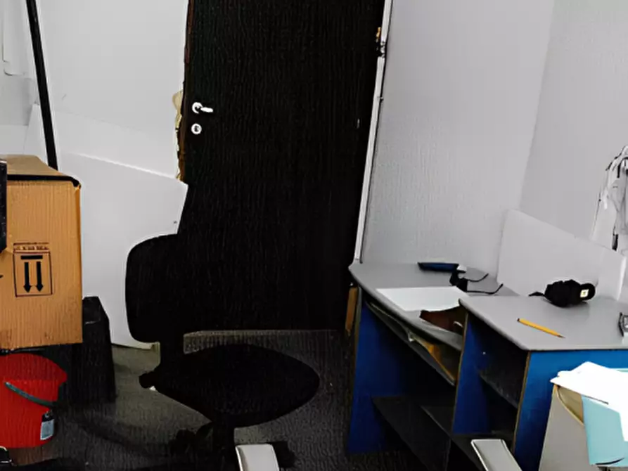 Immagine 6 di Negozio in vendita  in Via di Soleto a Galatina