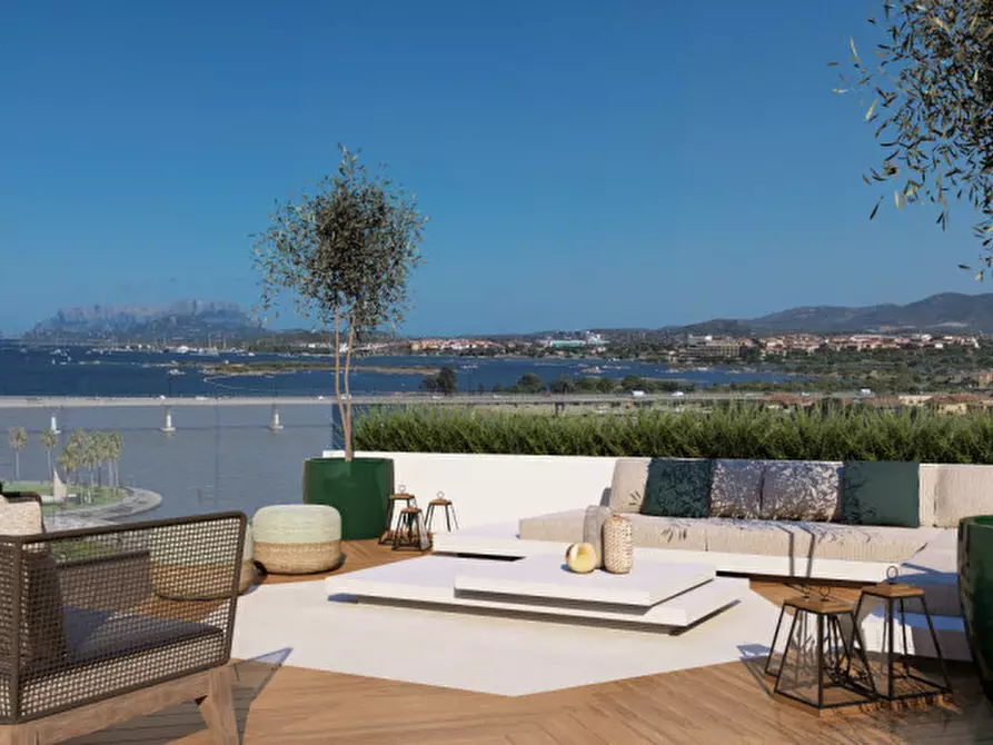 Immagine 1 di Palazzo in vendita  in VIA ROMA 59B a Olbia