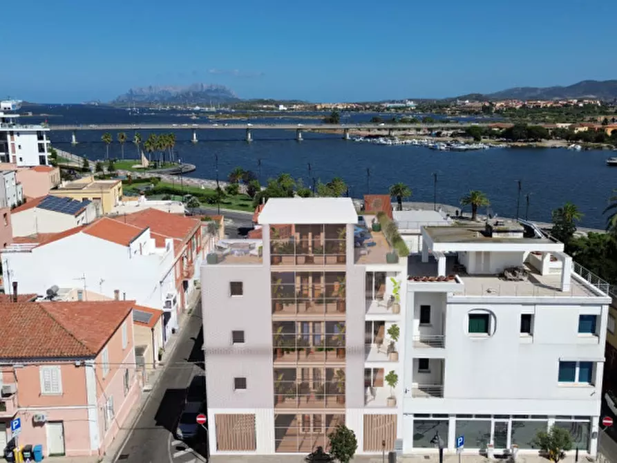 Immagine 2 di Palazzo in vendita  in VIA ROMA 59B a Olbia