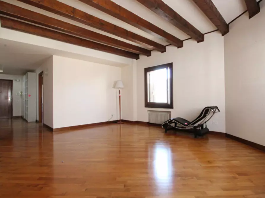 Immagine 1 di Appartamento in vendita  in Piazza Giacomo Matteotti a Vicenza