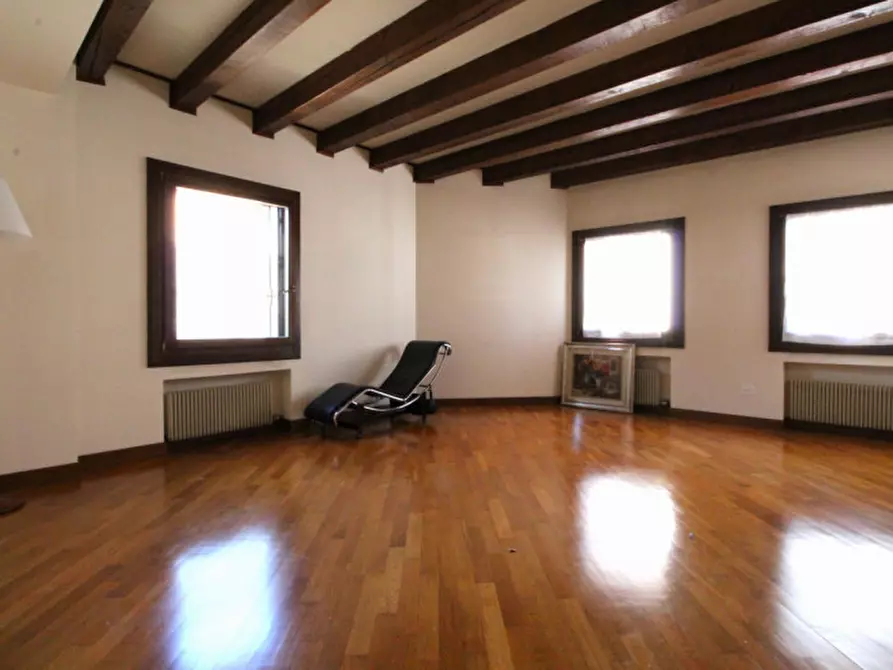 Immagine 2 di Appartamento in vendita  in Piazza Giacomo Matteotti a Vicenza