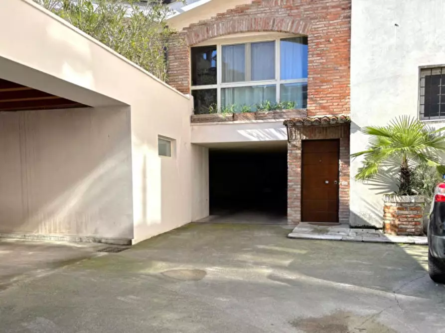 Immagine 1 di Posto auto in vendita  in contrà della fascina Vicenza a Vicenza