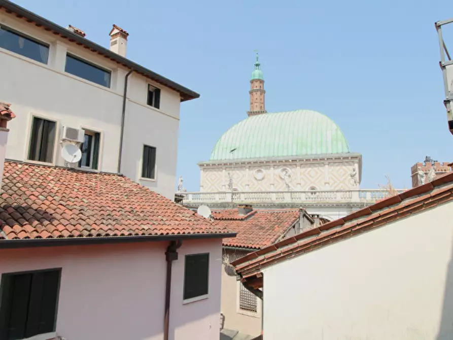 Immagine 1 di Appartamento in vendita  a Vicenza