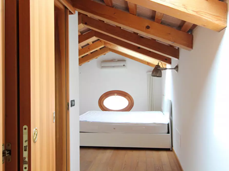 Immagine 11 di Appartamento in vendita  a Vicenza