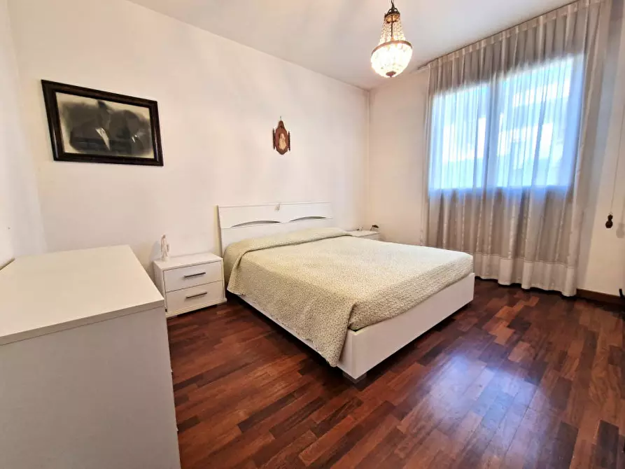 Immagine 5 di Appartamento in vendita  in Via Firenze a Torri Di Quartesolo