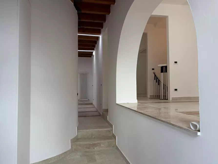 Immagine 1 di Negozio in affitto  in Contra' delle Canove Vecchie a Vicenza