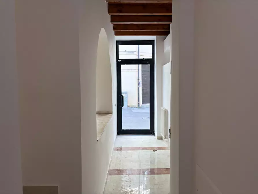 Immagine 2 di Negozio in affitto  in Contra' delle Canove Vecchie a Vicenza