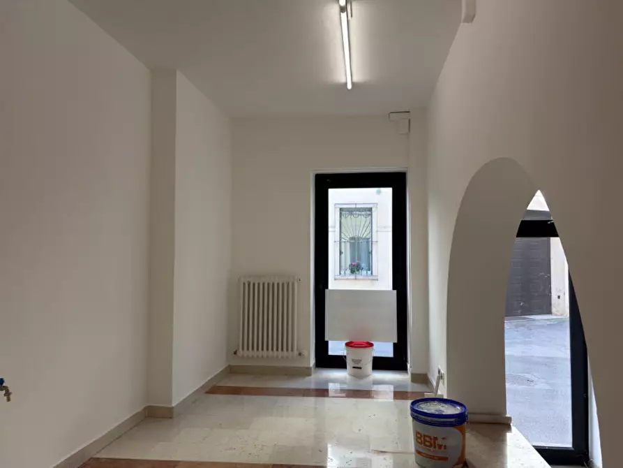 Immagine 3 di Negozio in affitto  in Contra' delle Canove Vecchie a Vicenza