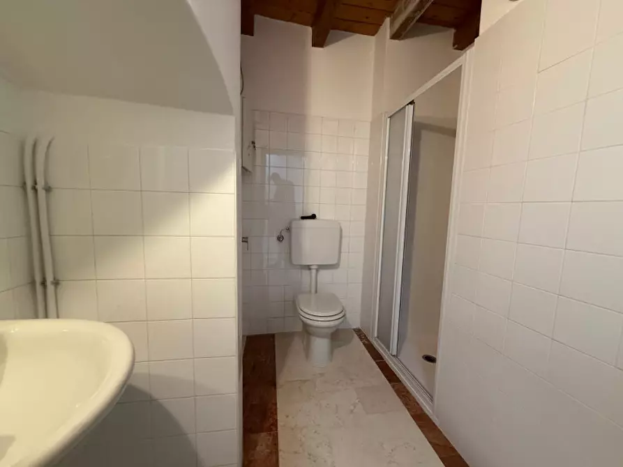 Immagine 9 di Negozio in affitto  in Contra' delle Canove Vecchie a Vicenza