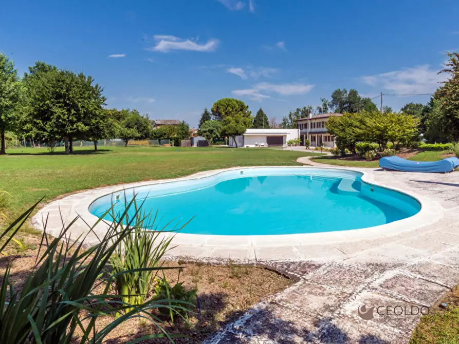 Immagine 1 di Villa in vendita  in via Umberto I a Vigonza