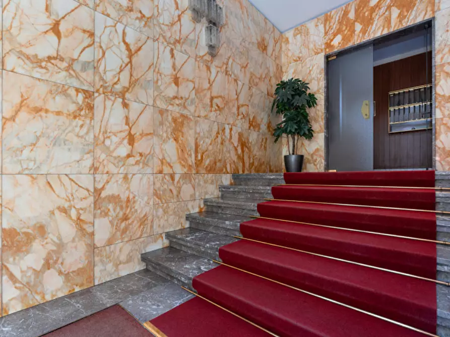 Immagine 3 di Appartamento in vendita  in via piscina 40 a Torino