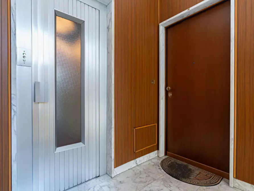 Immagine 4 di Appartamento in vendita  in via piscina 40 a Torino