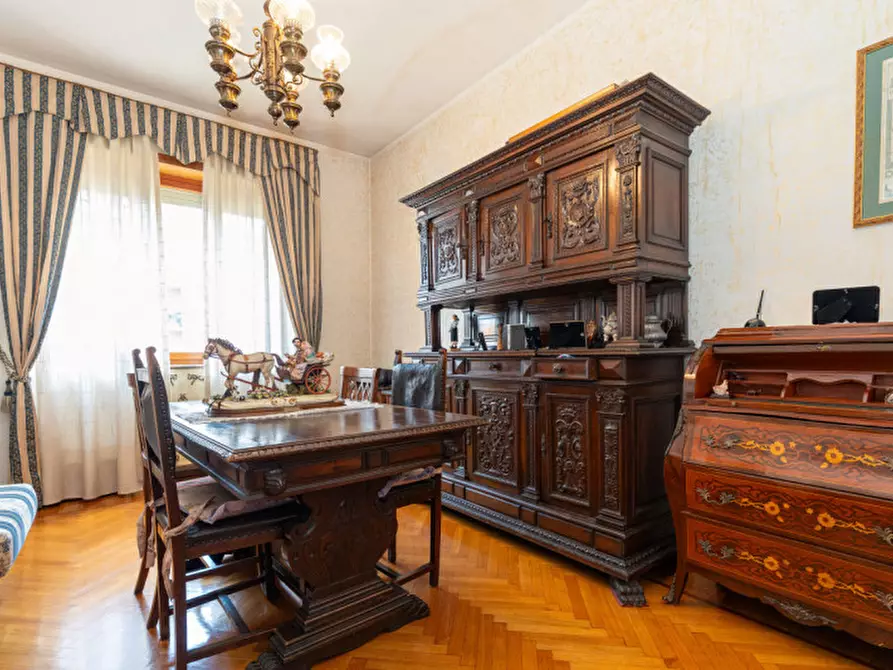 Immagine 11 di Appartamento in vendita  in via piscina 40 a Torino