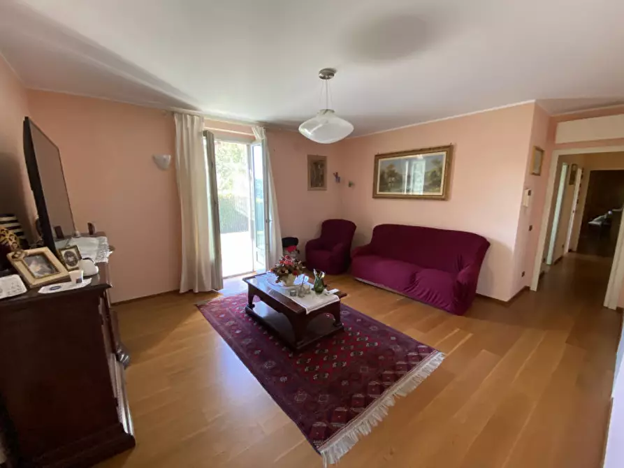 Immagine 43 di Villa in vendita  in Via San Bernardo 21 a Diano D'alba