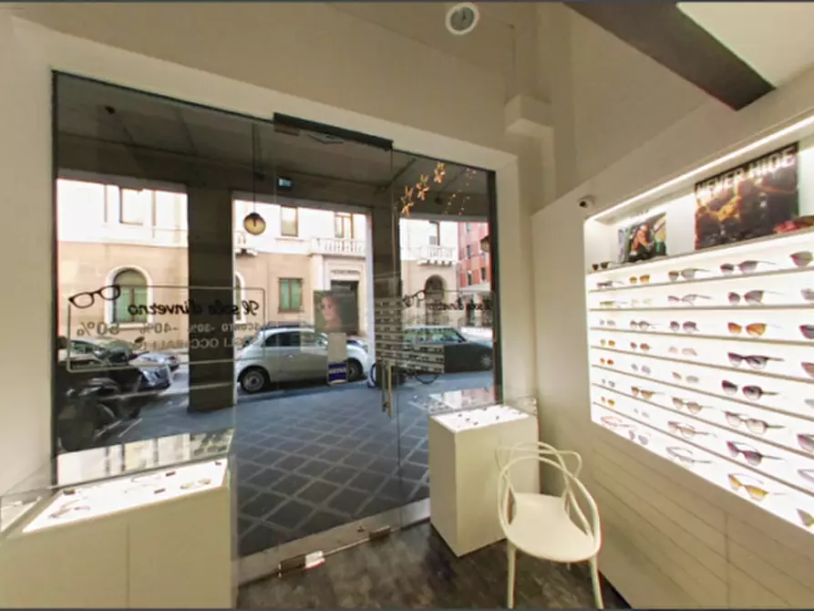 Immagine 2 di Negozio in vendita  a Padova