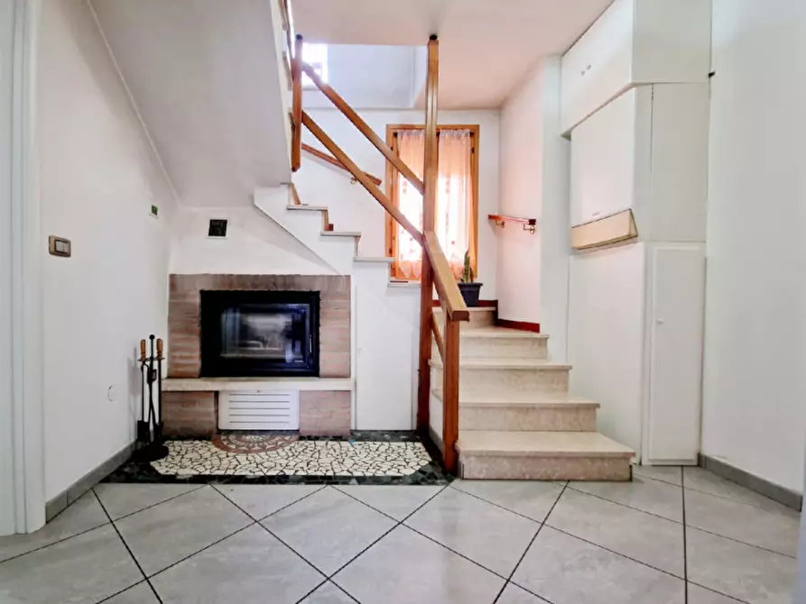 Immagine 3 di Casa bifamiliare in vendita  in VIA PAOLINO a Fratta Polesine