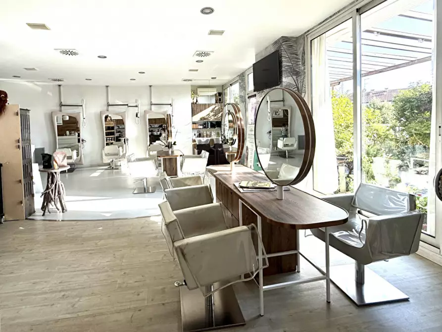 Immagine 1 di Negozio in vendita  in Via Antonio Corradini a Este