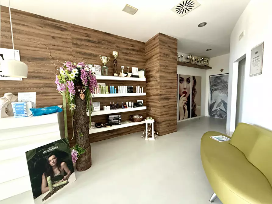 Immagine 2 di Negozio in vendita  in Via Antonio Corradini a Este