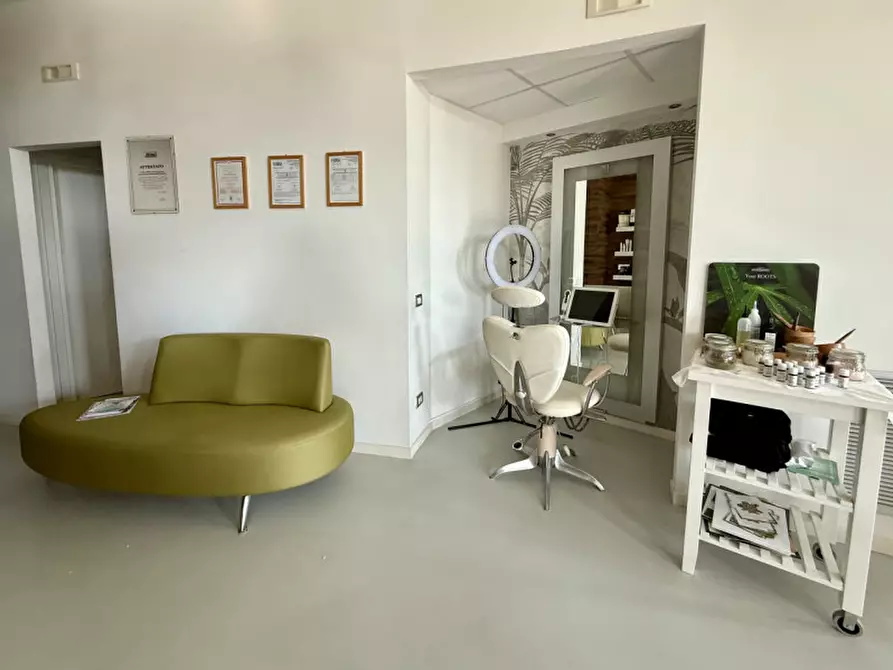 Immagine 3 di Negozio in vendita  in Via Antonio Corradini a Este