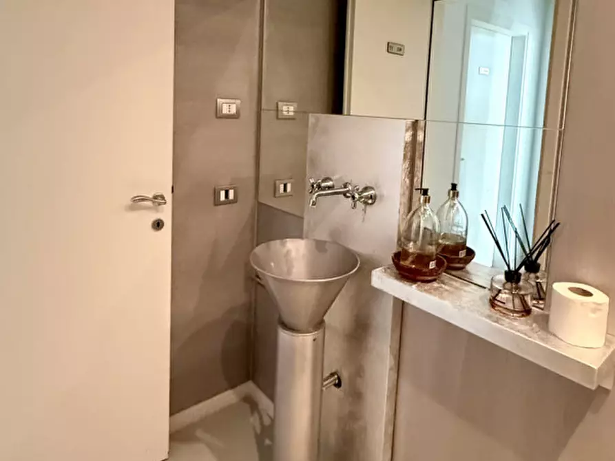 Immagine 8 di Negozio in vendita  in Via Antonio Corradini a Este