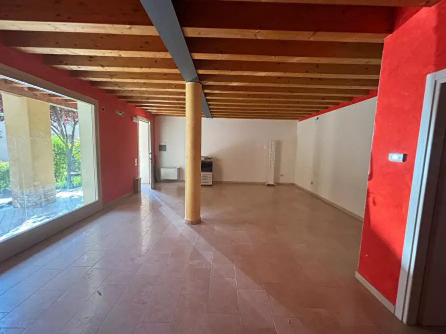 Immagine 4 di Negozio in affitto  in PIAZZA LIBERAZIONE N. 180 a Vo