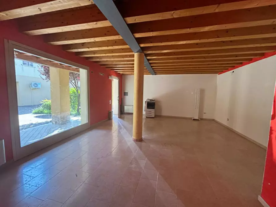Immagine 5 di Negozio in affitto  in PIAZZA LIBERAZIONE N. 180 a Vo
