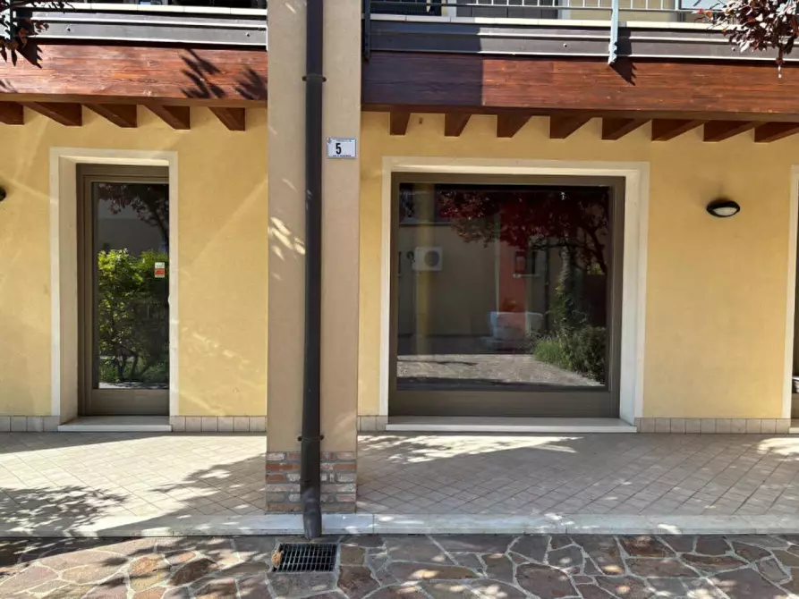 Immagine 8 di Negozio in affitto  in PIAZZA LIBERAZIONE N. 180 a Vo