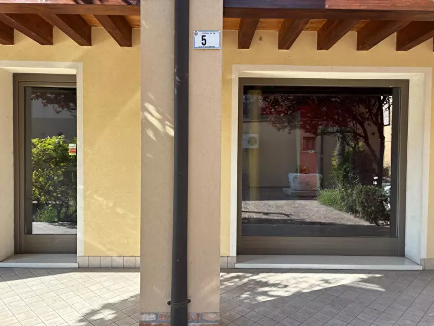 Immagine 9 di Negozio in affitto  in PIAZZA LIBERAZIONE N. 180 a Vo