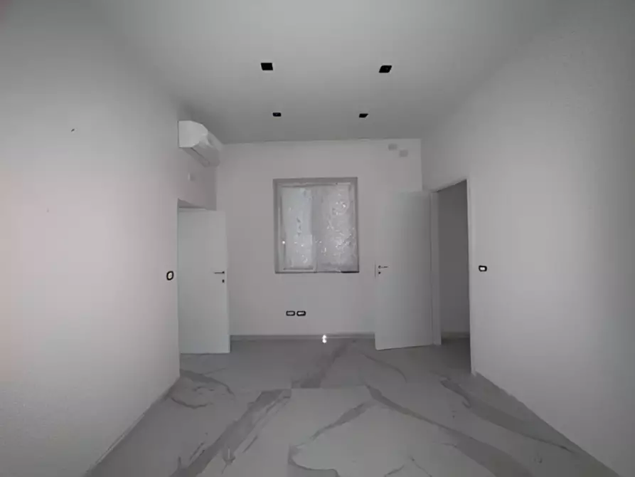 Immagine 4 di Negozio in vendita  in Via S. Marcellino, 24/26a a Marigliano