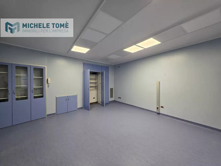 Immagine 5 di Ufficio in affitto  in via roma a Castelnuovo Del Garda