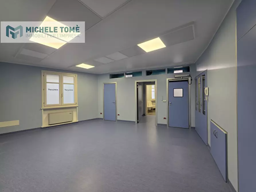 Immagine 5 di Ufficio in affitto  in via roma a Castelnuovo Del Garda