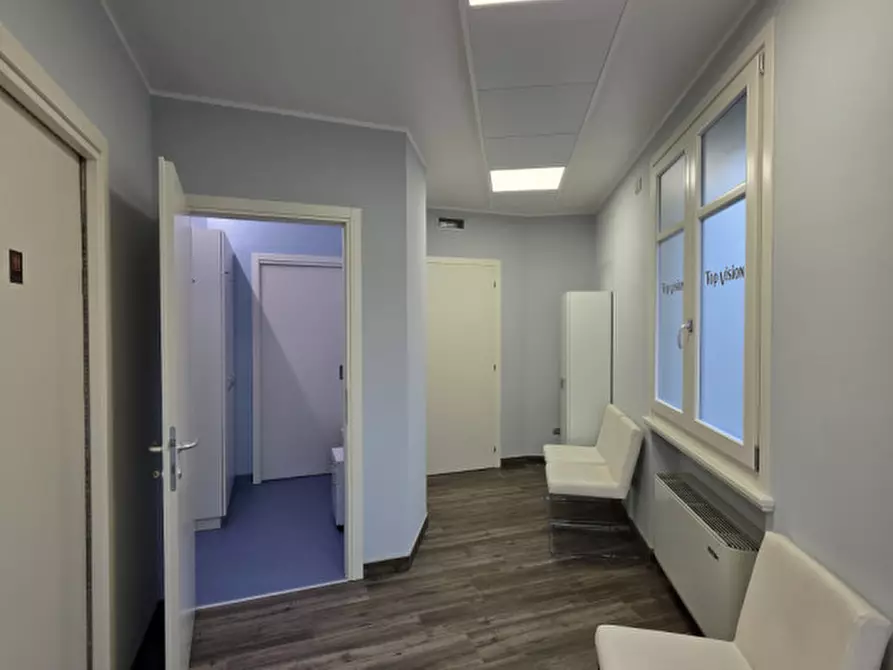 Immagine 10 di Ufficio in affitto  in via roma a Castelnuovo Del Garda