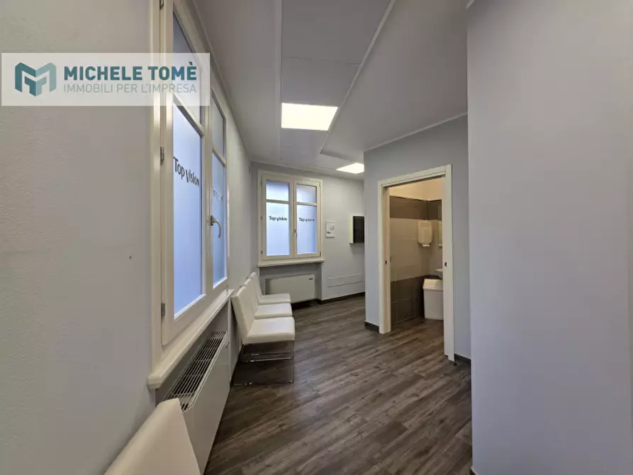 Immagine 12 di Ufficio in affitto  in via roma a Castelnuovo Del Garda