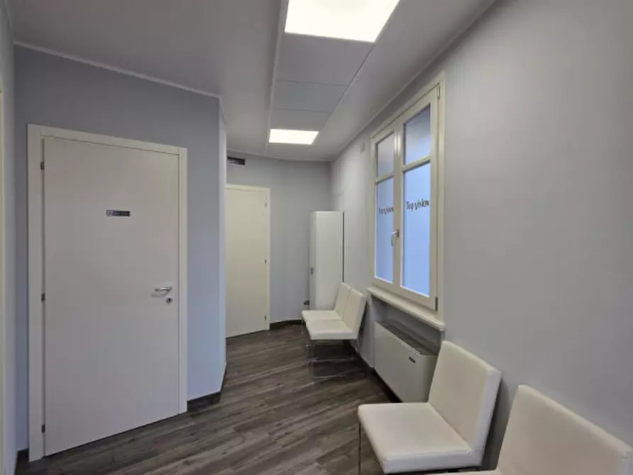 Immagine 13 di Ufficio in affitto  in via roma a Castelnuovo Del Garda