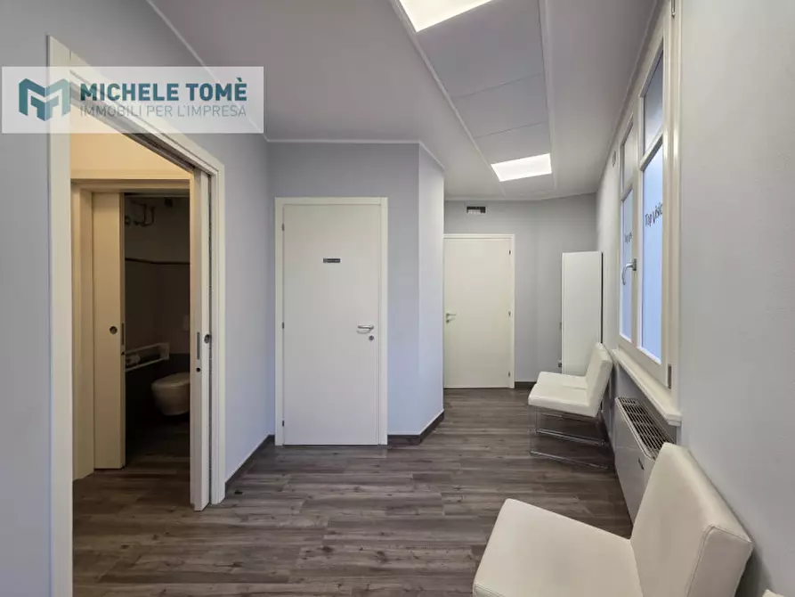 Immagine 14 di Ufficio in affitto  in via roma a Castelnuovo Del Garda