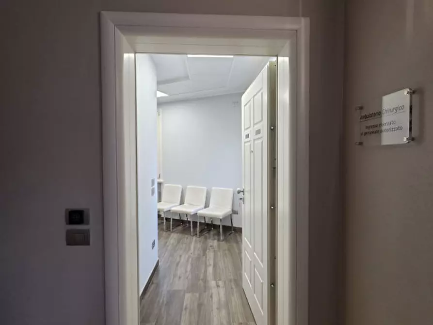 Immagine 15 di Ufficio in affitto  in via roma a Castelnuovo Del Garda