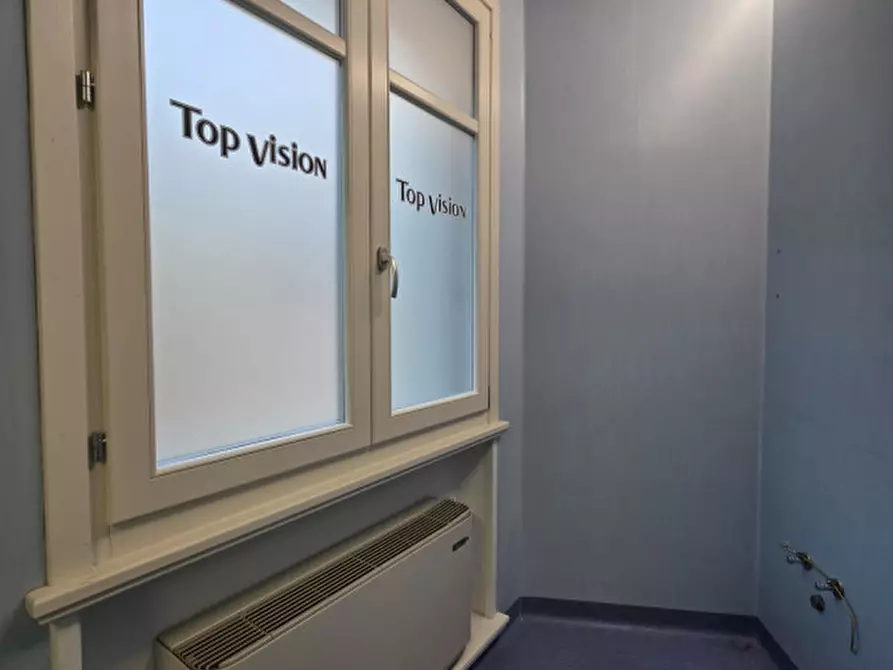 Immagine 18 di Ufficio in affitto  in via roma a Castelnuovo Del Garda