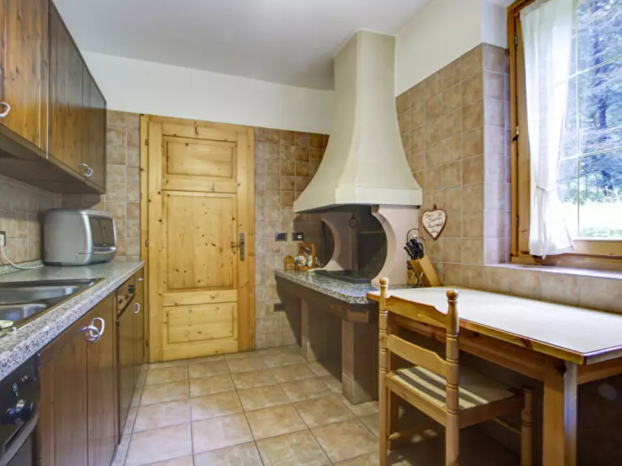 Immagine 10 di Casa indipendente in vendita  a Fiave'