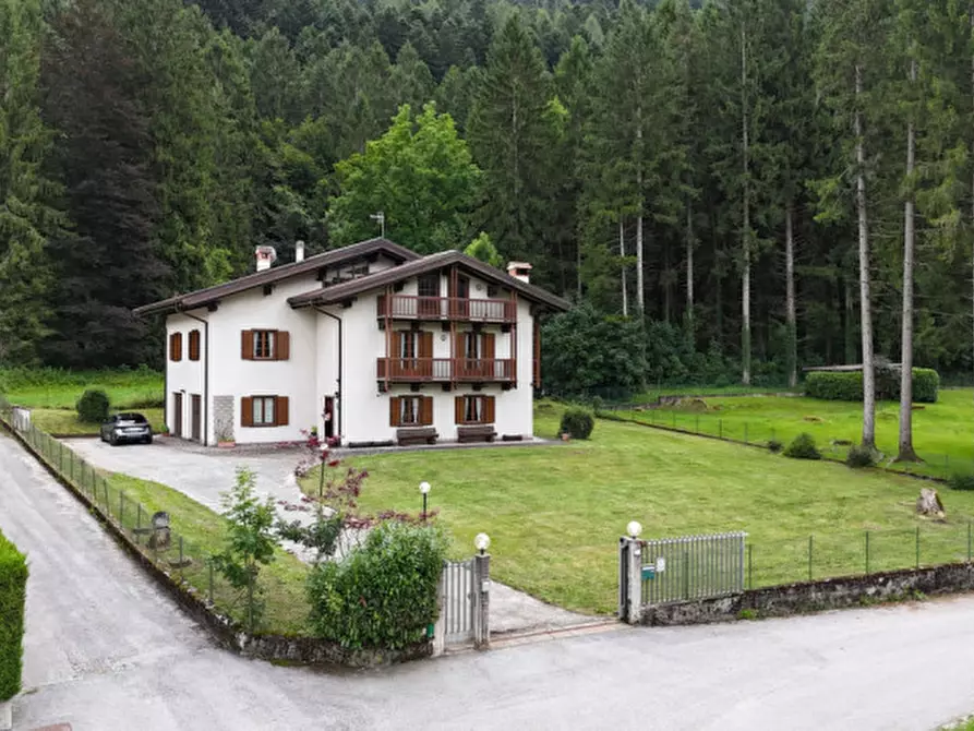 Immagine 11 di Casa indipendente in vendita  a Fiave'