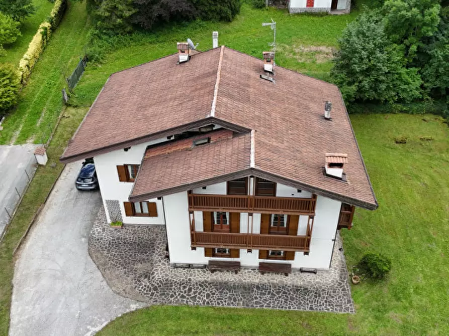 Immagine 15 di Casa indipendente in vendita  a Fiave'