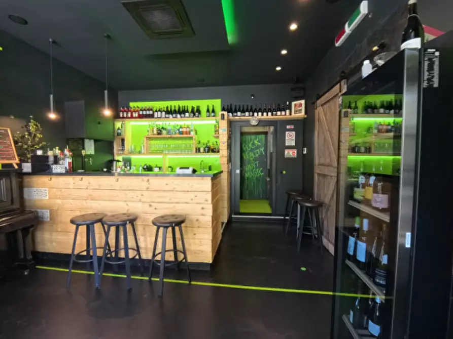 Immagine 2 di Attività commerciale in vendita  in via molare, 7 a Teolo