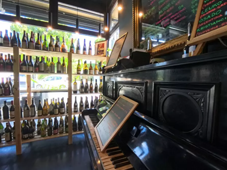 Immagine 3 di Attività commerciale in vendita  in via molare, 7 a Teolo