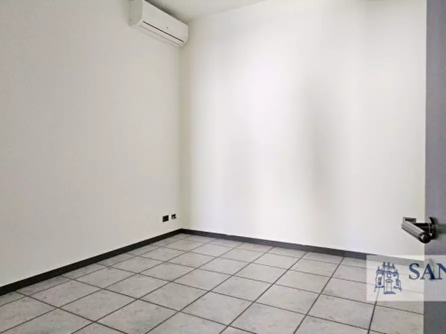 Immagine 4 di Ufficio in affitto  in Via del lavoro a Barbarano Mossano