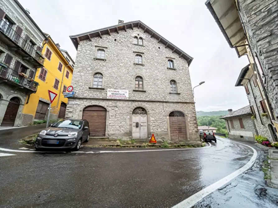 Immagine 1 di Appartamento in vendita  in Via 24 maggio 7/9 a Corniglio