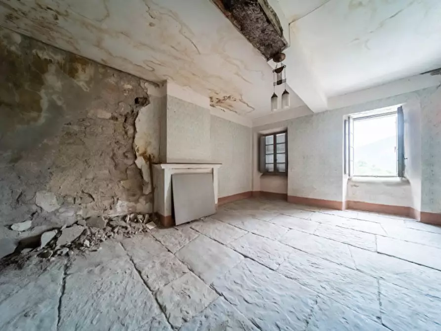 Immagine 10 di Appartamento in vendita  in Via 24 maggio 7/9 a Corniglio