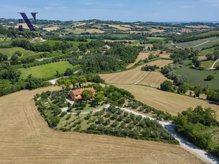 Immagine 1 di Villa in vendita  a Fano